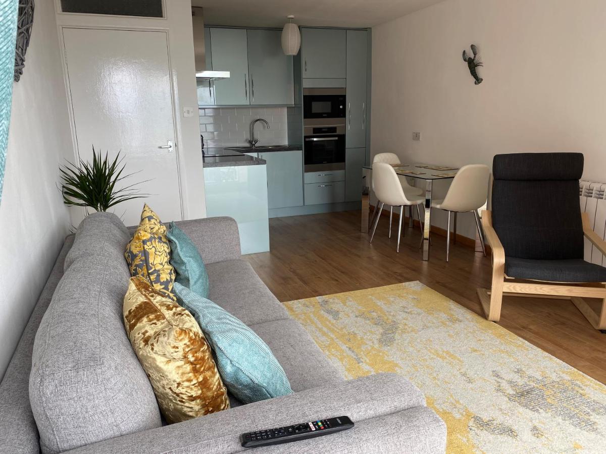 Vitamin Sea With A Sea View And Parking 莱姆里吉斯 外观 照片